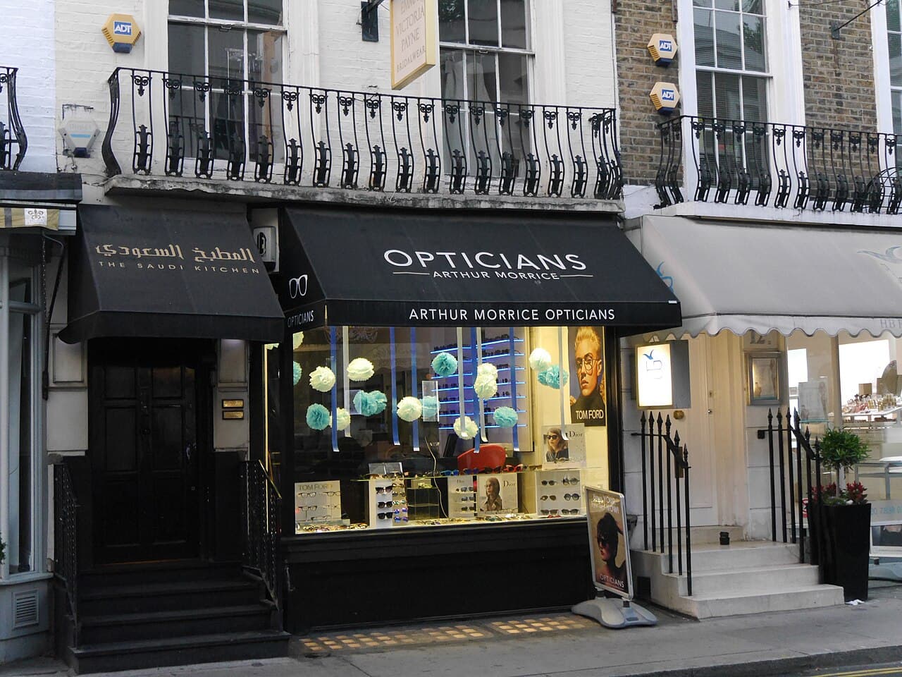 Opticians cleaning service in London