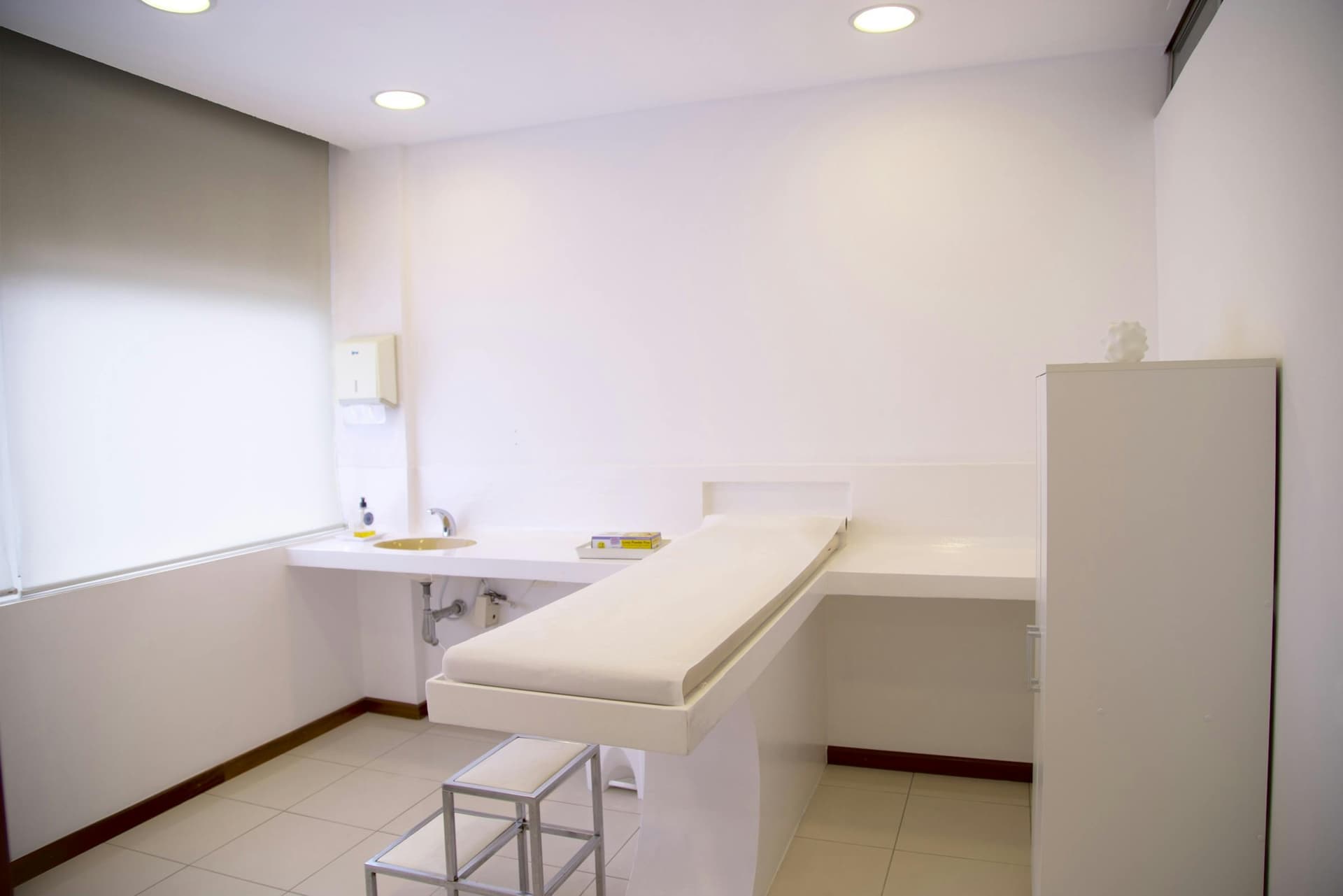 Professional physiotherapy clinic cleaning service in London